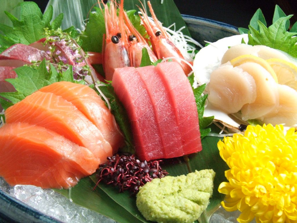 その日に揚がったぷりぷりの鮮度抜群なお刺身も魅力の一つ…旨い酒には良く合う定番メニューです☆