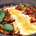 【女性に人気♪チーズダッカルビ】特製ヤンニョムとトロットロの3種ブレンドチーズが相性バツグン！