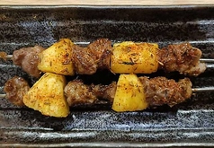 ラムとパイナップルの串焼き