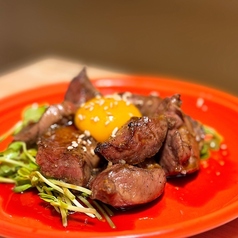 豚ハツの藁焼き　卵黄ダレ