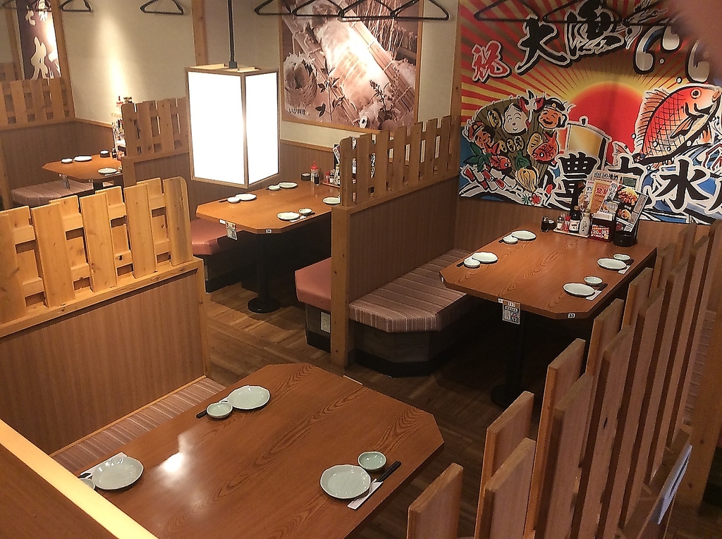 テーブル席は人数に合わせてご用意可能です！