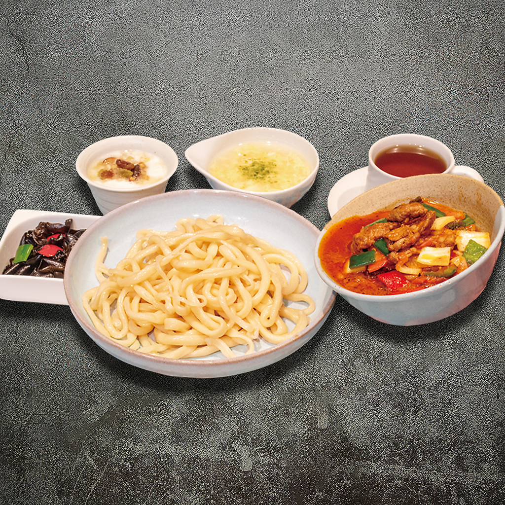 ランチ営業もございます。スープや一品料理が付いたお得なメニューでほっと一息リラックスできます♪