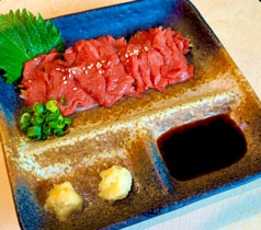 馬刺し 小/馬レバ刺し/牛タントマト煮込み 各