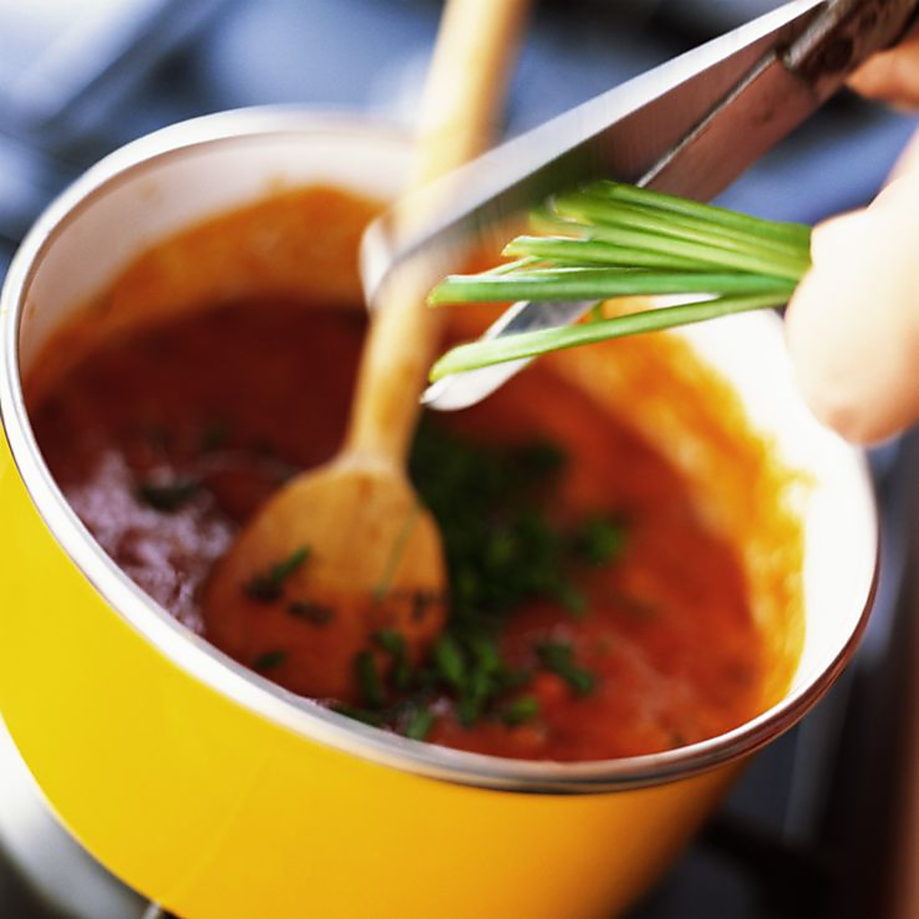 スープも丁寧に仕込を！