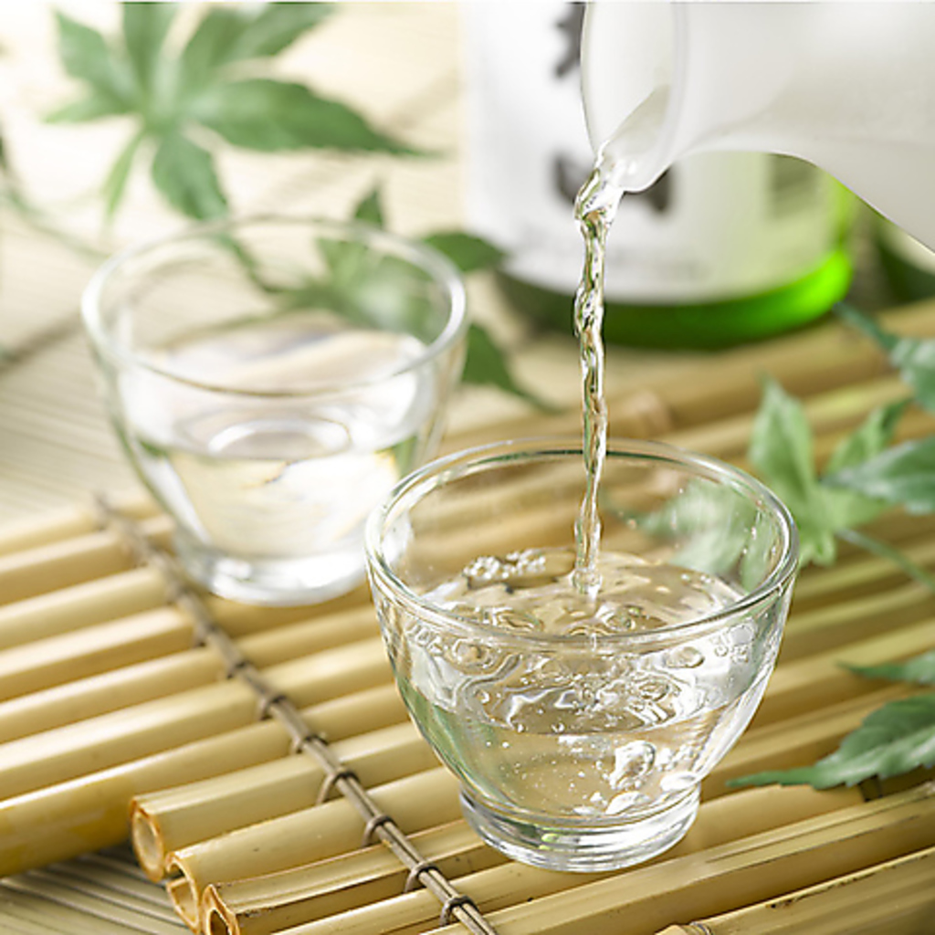 人気の地酒は季節により入荷♪お料理に合う日本酒をおススメ致します。