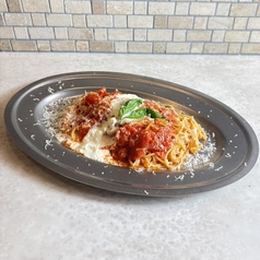 フレッシュトマトとバジルのスパゲティー ストラッチャテラチーズのせ