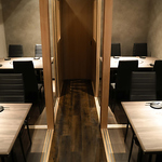 1フロア貸し切りで16名様までご利用可能な団体様用の席もございます。各種お集まりにご利用ください!