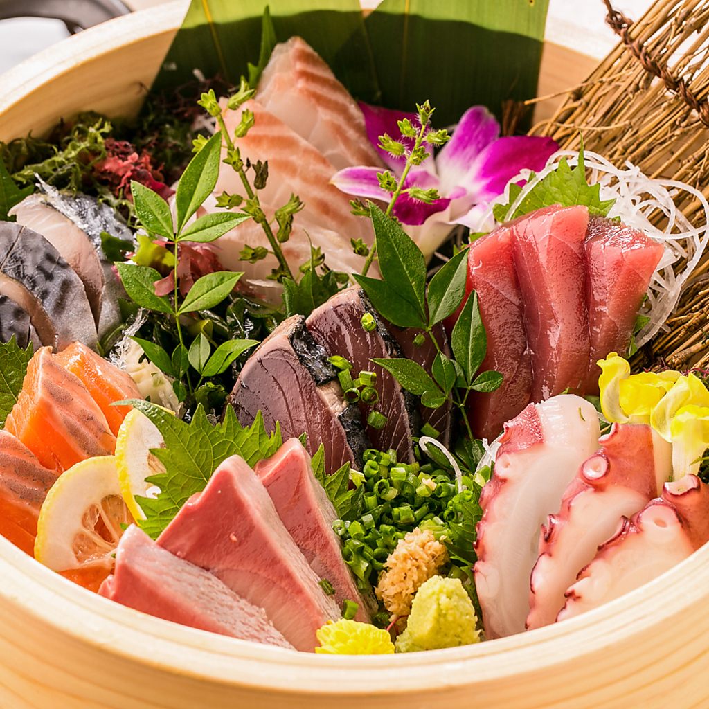 宴会、飲み会にピッタリな彩り豊かな豪華刺身盛り合わせもご用意ございます。