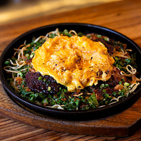 肉玉蒲田店のこだわり◎名物「焦がしケールの肉玉焼き」