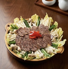 アロンチム(牛スネ肉と野菜の蒸し煮)