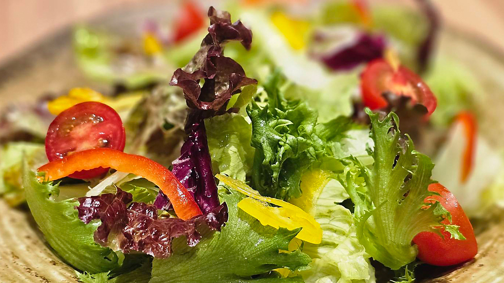 使用している野菜はほぼ店内でカット。その日使う野菜は、その日の分だけ。新鮮なお肉に新鮮な野菜を