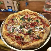 生地も手作りの自慢のピザが大好評!