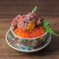 海の幸とお肉の小さな贅沢小皿丼