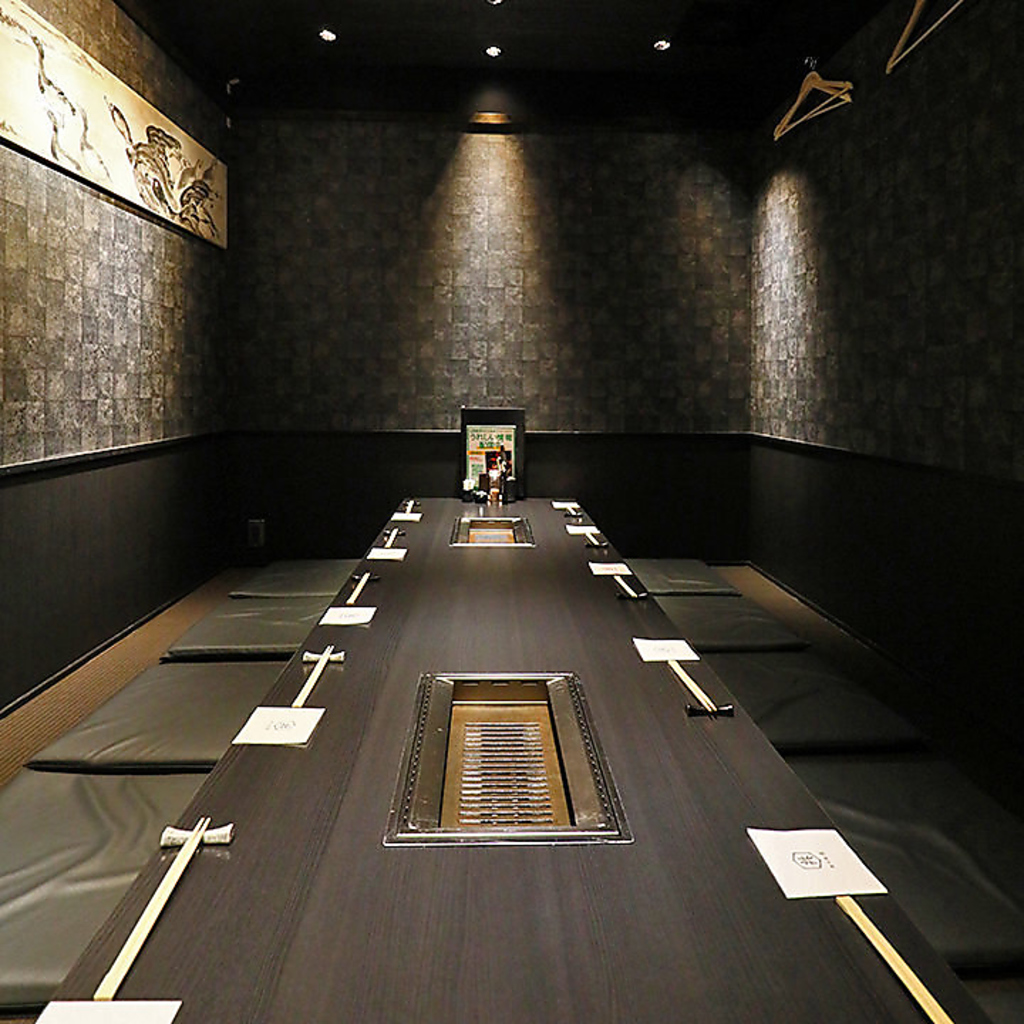 2階の個室掘り炬燵は、京町家風の佇まいでしっとりした雰囲気。最大10名様と宴会におすすめです。