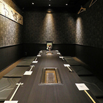 2階の個室掘り炬燵は、京町家風の佇まいでしっとりした雰囲気。最大10名様と宴会におすすめです。