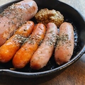 料理メニュー写真&nbsp;色んなソーセージ盛り合わせちゃいました！