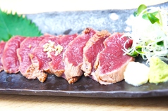 カンガルー肉の炙りたたき
