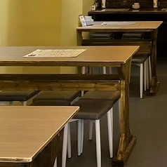 会社の同僚や友人家族同士など、複数人での集まりにぴったりな6名席。予約時に希望すれば席の調整も可能なため、柔軟な対応が受けられます。