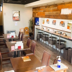 おひとり様も大歓迎のカウンターのお席です。