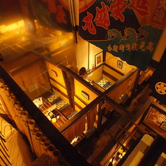 2Ｆから見下ろした1Ｆフロア。今日もたくさん飲もう！！そう思わしてくれる空間です♪