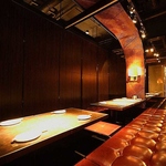 ゆったりくつろげる堀りごたつ席がおすすめ♪雰囲気抜群の空間でオシャレに焼き鳥を♪