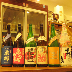全国の日本酒約100種類（800円～）を取り揃えております。ひっそり隠れ家で熟成酒をお愉しみください。チャージ料（お通し、中国茶一杯）として700円いただきます。