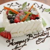 当店では、お祝い・サプライズにも対応可能です♪大切な人との素敵な思い出を作るお手伝いをいたしますので、ぜひお気軽にご相談ください☆心を込めたサービスで、特別な瞬間を演出します！