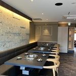 宗右衛門町の空中階に位置し隠れ家感ある落ち着いた雰囲気が魅力。