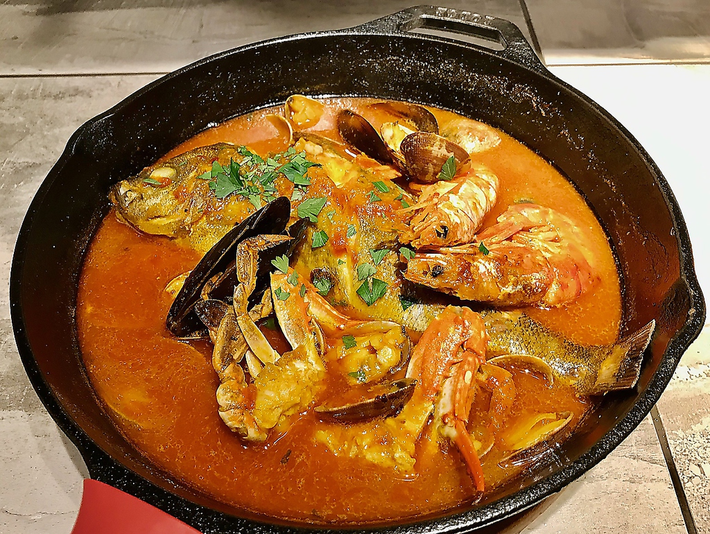 南仏の名物料理、ブイヤベース！メラキ流に親しみやすい味わいに！〆のリゾットが特に絶品★