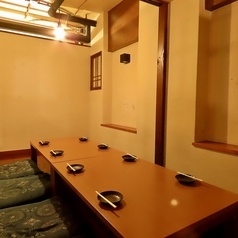 2階の掘りごたつ個室♪最大9名様までご利用可能な宴会向け個室です♪ご利用はコースページより宴会コースをお選びください。