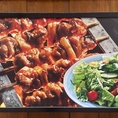 当店自慢の串焼きは、炭火で丁寧に焼き上げた焼き鳥が絶品です！リーズナブルな価格でご提供しております♪ 串焼きの種類も豊富にご用意しております。