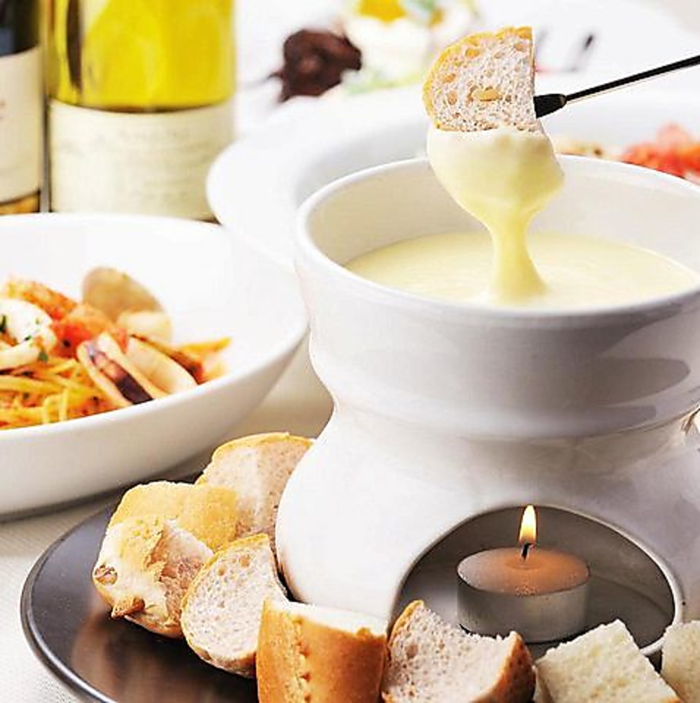 濃厚でクリーミーな味わいのオリジナルクリームフォンデュ♪まろやかで食べやすい人気メニューです！