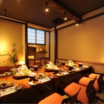 情緒ある和の空間。完全個室でゆったりお寛ぎください。掘りごたつ・御座敷ともに、少人数から対応。