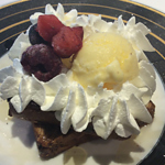 ハニートーストバニラアイス添え♪あったかいハニートーストにバニラアイスが絶品！