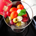 料理メニュー写真 トマトと葡萄のカクテルカプレーゼ
