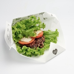 野菜で包んだバーガー