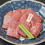 希少部位含む別邸限定メニューが揃い極上和牛を多彩に堪能できる。