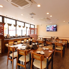 舗全体の貸切利用が可能で、最大100名様までご対応。会社宴会や打ち上げ、各種パーティーに最適です。人数やレイアウトのご相談も承ります。