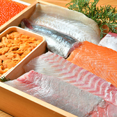 毎朝市場に足を運び仕入れる新鮮な魚介類。旬や産地にこだわり抜いた食材を使用しています。【大阪・新世界・串かつ・食べ放題・飲み放題・観光・デート】