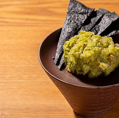 アボカドとバジルとサーモンのなめろう