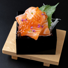 サーモンいくらの升盛り