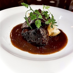 和牛ホホ肉の赤ワイン煮込み