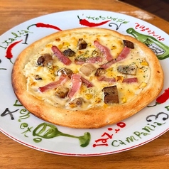 ポルチーニと角切りベーコンピザ