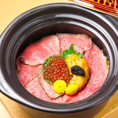 うにtoいくら土鍋ご飯♪当店に来たら必食です♪の写真