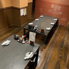 和の趣を感じる落ち着いた空間を貸し切って、大人数でのご宴会を存分にご満喫いただけます。40名様から最大50名様までの店舗貸切に対応しており、周囲を気にせずに参加者全員で一体感のあるひとときをお過ごしいただけます。会社の大規模な歓送迎会や打ち上げなど、外せない大切なイベントに是非ご活用ください。