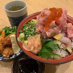 人気の海鮮丼　　