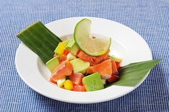 サーモンとアボカドのロミロミ