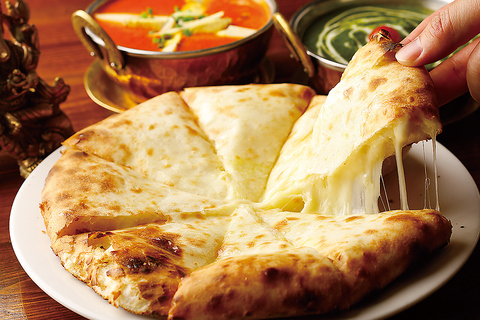 元祖「チーズナン」のお店。とろとろのチーズで大人気。絶品インド料理を堪能出来る。
