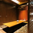 【2名様～4名様向けのテーブル席】隣と仕切られたBOX型のお席や半個室風のお席などを多数ご用意しています。高級感のあるテーブル席ならお祝いごとにもおすすめです。