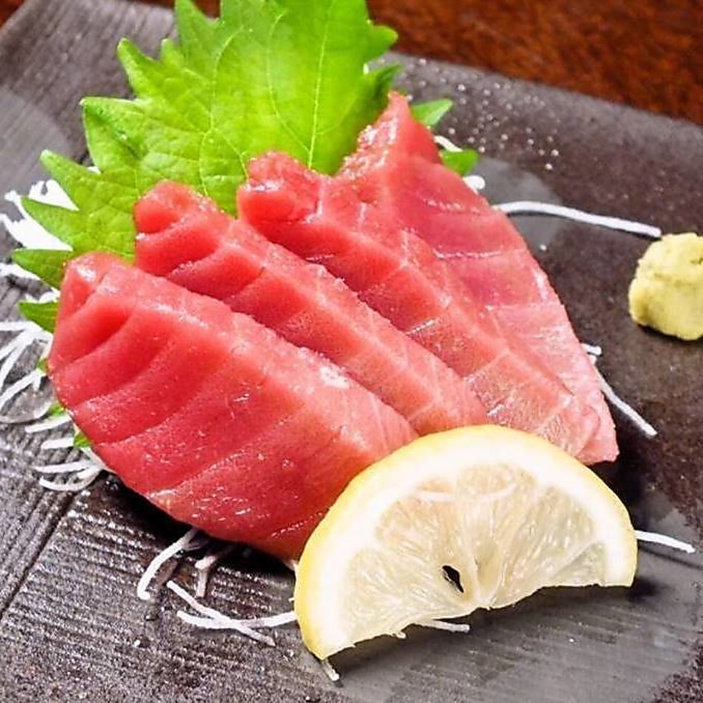 自慢の【絶品　鮪】　本マグロ中トロ刺身は大人気！地酒のつまみに！